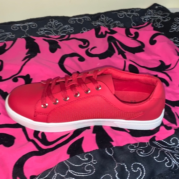 BRAND NEW STEWY sneakers - Picture 5 of 15